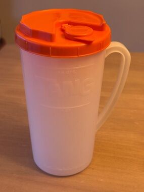 Vintage Tang Drink 1-1/2 Quart Plastic Jug Handle Pitcher with Screw-On Lid